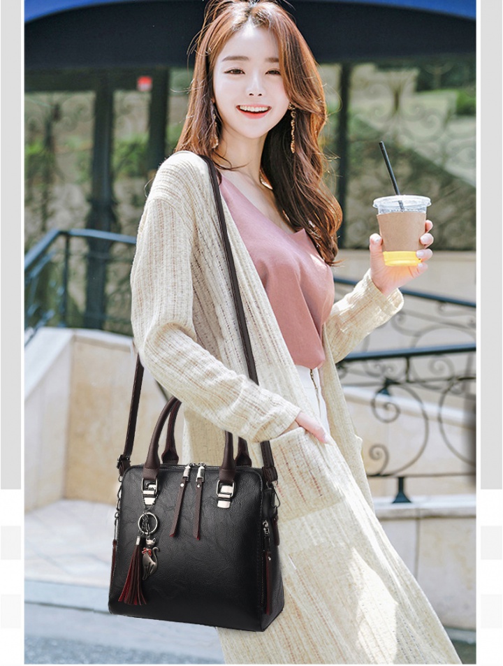 Shoulder messenger bag middle-aged handbag for women